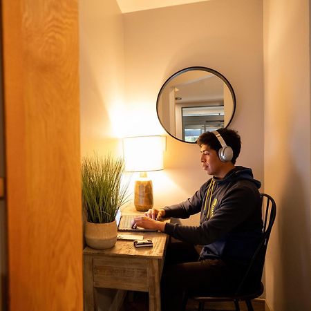 Alpenglow Lodge Bear Wonder One Bedroom By Mva Whistler Exteriör bild